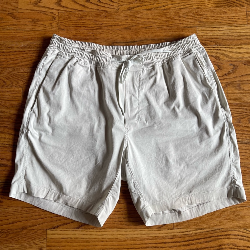 Lululemon Athletica Men’s Bowline 8” Shorts Size XL Like New